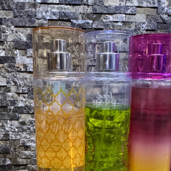 Bath & Body Works Bundle 7 Body Sprays - Picture 3 of 6